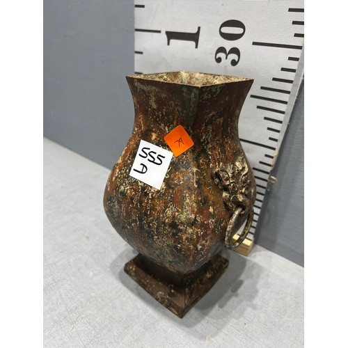 555D - Archaic bronze vase