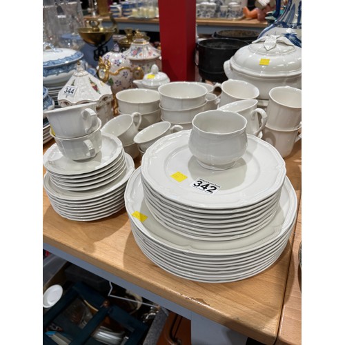 342 - Approx 55 piece Villeroy Boch dinner / tea ware a/f