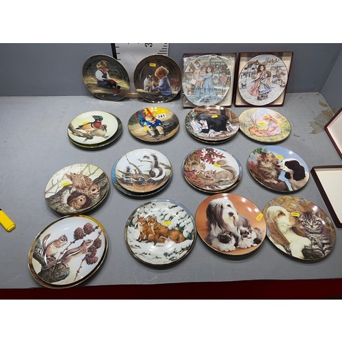 341 - Approx 24 Royal Worcester, boarder fine arts etc decorative wall / cabinet plates