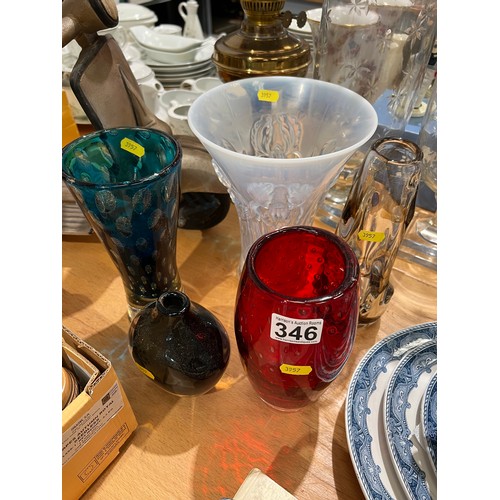 346 - 5 pieces coloured glassware no damage