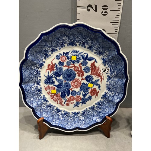 362 - 2 large pieces Spode. Blue + white charger on stand + blue + white lidded vase