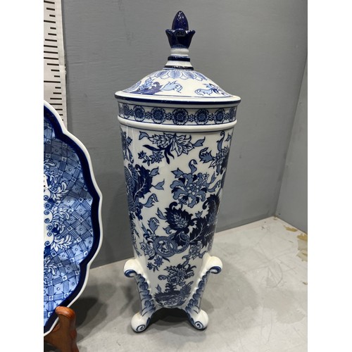 362 - 2 large pieces Spode. Blue + white charger on stand + blue + white lidded vase