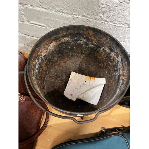 407 - Large Victorian cast iron cauldron bowl