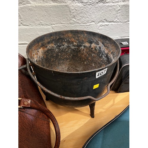 407 - Large Victorian cast iron cauldron bowl