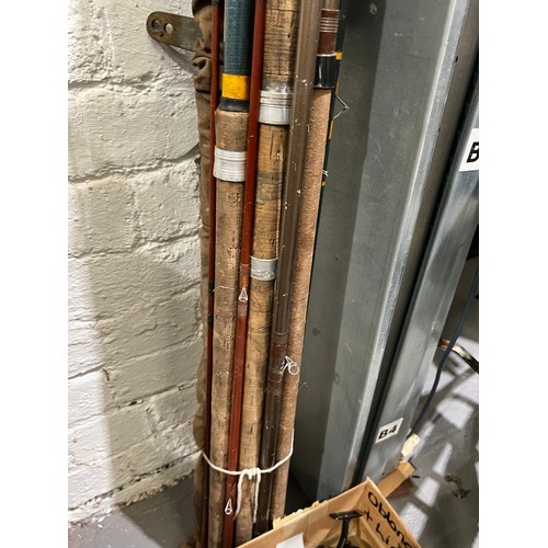 427 - Quantity of vintage fishing rods + reels