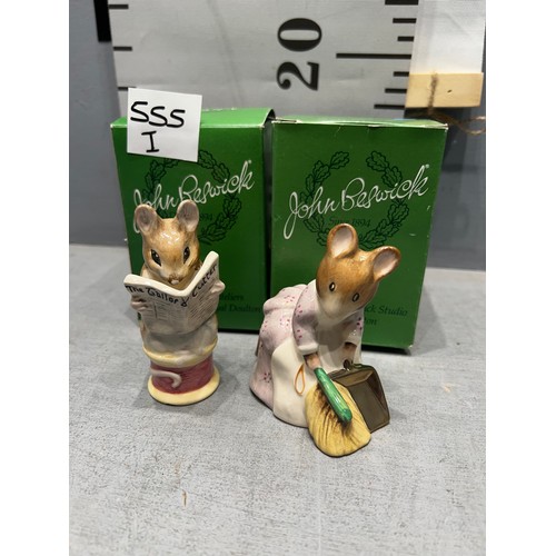 555I - Beswick 'Hunca munca sweeping' + Beswick 'Tailor of Gloucester' both boxed