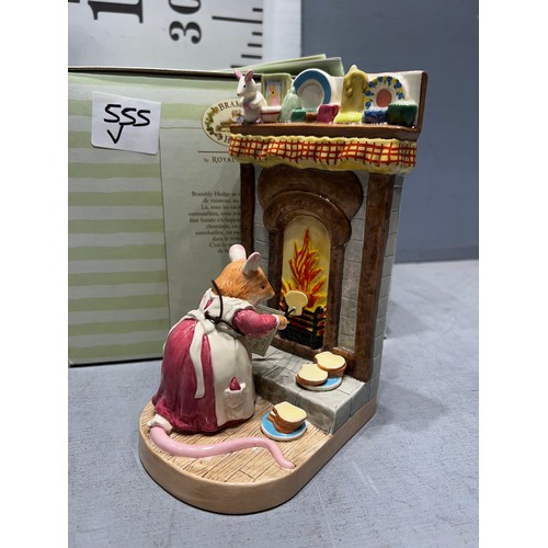 555V - Royal Doulton, Bramley Hedge winter collection 'Hot Buttered toast for breakfast' DBH68 boxed