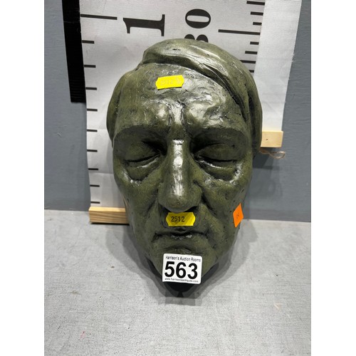 563 - Hitler desk mask