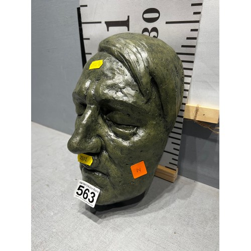 563 - Hitler desk mask