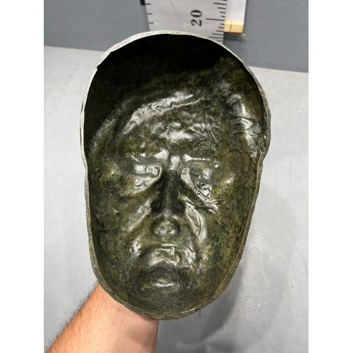 563 - Hitler desk mask