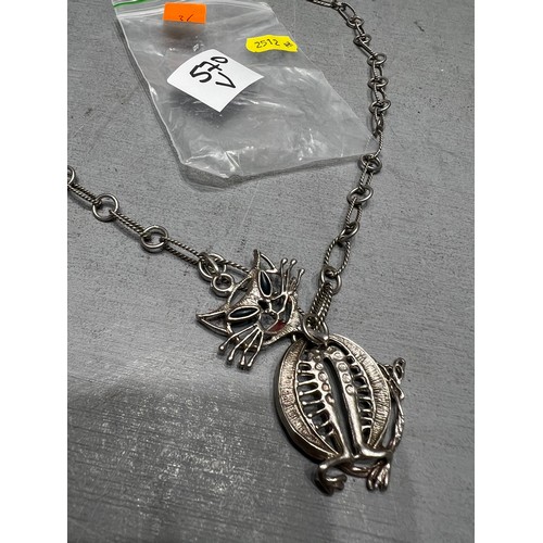 570V - Silver cat necklace