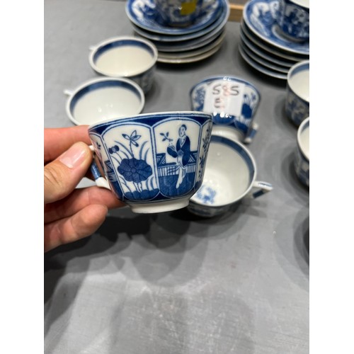 585E - 19th century Kraak ware tea cups + saucers. (10 cups + 11 saucers)