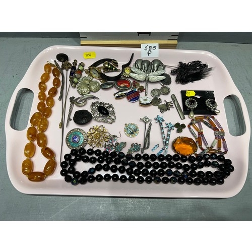 585P - Tray of vintage costume jewellery (tray not inc)