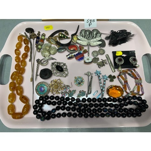 585P - Tray of vintage costume jewellery (tray not inc)