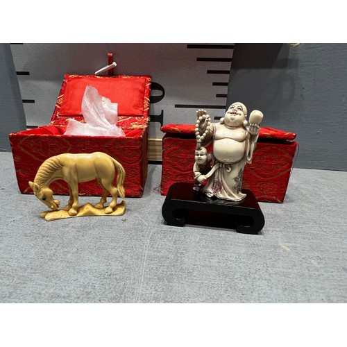 586 - 2 boxed oriental figures