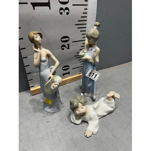 611 - 3 Lladro figures. 1 is a/f