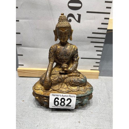 682 - Small bronze Buddha