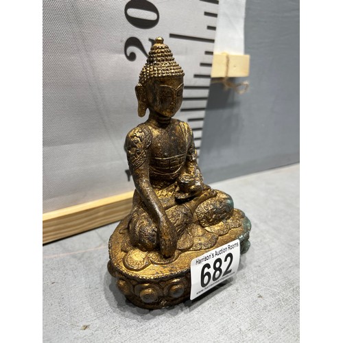 682 - Small bronze Buddha