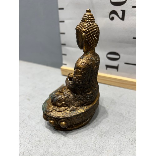 682 - Small bronze Buddha