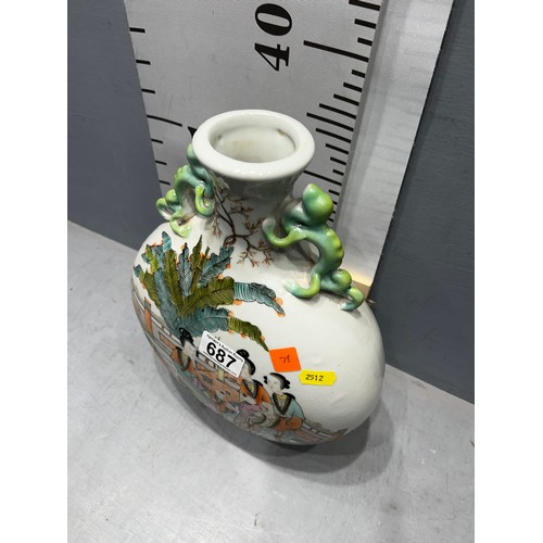 687 - Chinese Moon vase