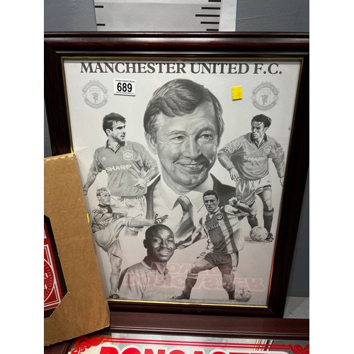 689 - Manchester United F.C picture + Doncaster Rovers clock + mirror