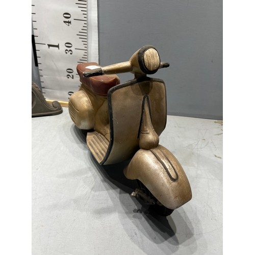 360A - Vespa + French clock