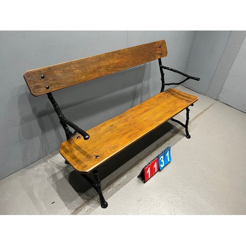 1131 - 20th century superb quality wood / cast iron garden bench. Coal Brookdale design