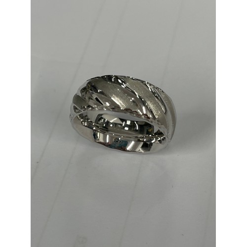 574 - 9ct white gold wedding ring. Size Q. approx 2.6g