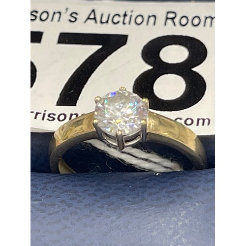 578 - 9ct white stone dress ring. Size L/M. approx 1.4g gross