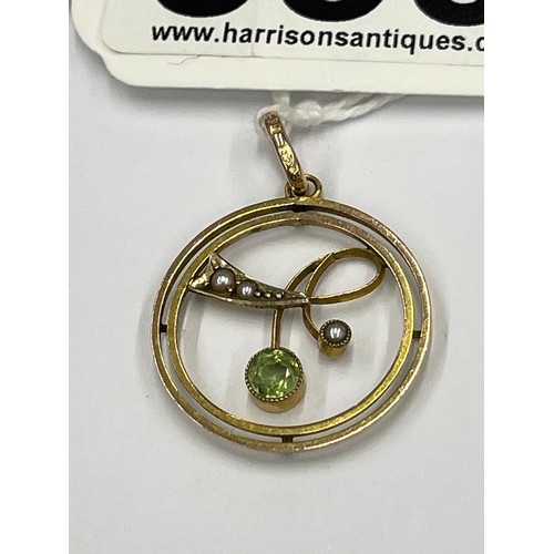 583 - Peridot + seed pearl 9ct gold pendant. approx 1.7g gross