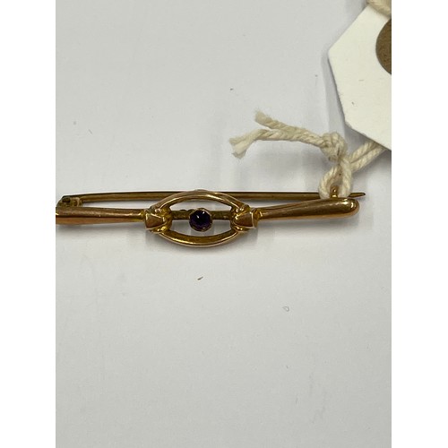 645D - 9ct gold bar brooch with Amethyst centre. approx 1.2g gross