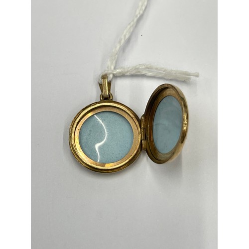 645E - 9ct gold locket. approx 3g