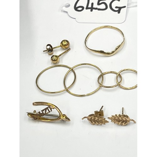 645G - Quantity 9ct gold earrings, rings etc approx 3.6g gross