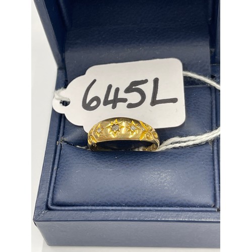 645L - 18ct gold ring with 3 diamonds. Size M. approx 3.3g gross