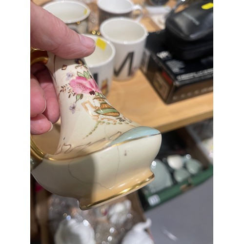 140 - Box glassware + wedgewood pottery