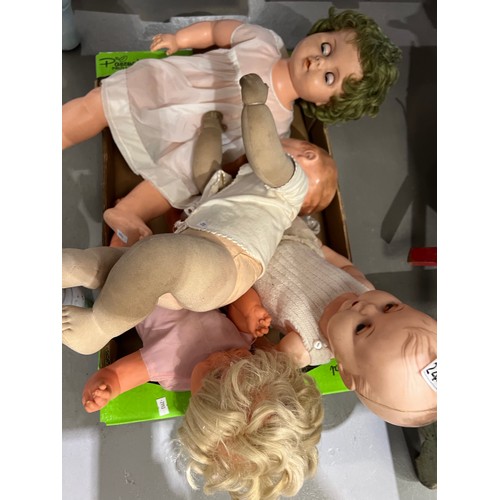 244 - Box vintage dolls