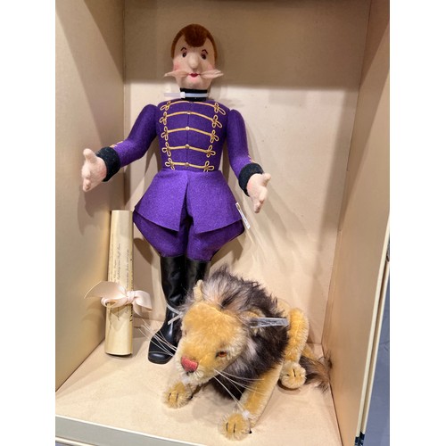 266 - Steiff replica 1911 lion tamer & lion ltd edition 1995 with certificate & boxed EAN 412073