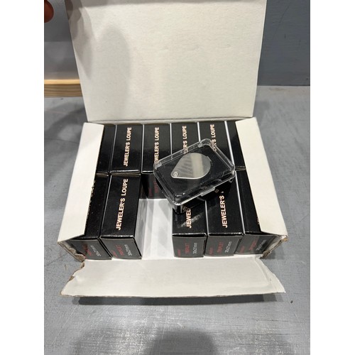 353 - Box jewellers loupes