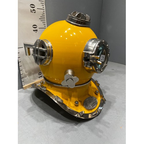 375 - Yellow divers helmet