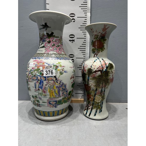 376 - 2 Oriental vases