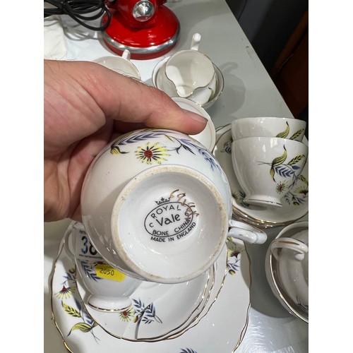 380 - Royal vale bone china tea set