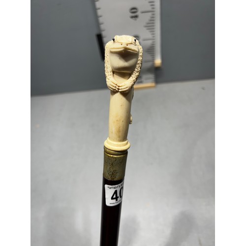 400 - Bone frog walking stick