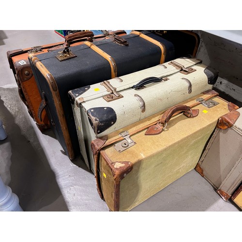 475 - 4 assorted vintage suitcases