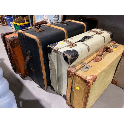 475 - 4 assorted vintage suitcases