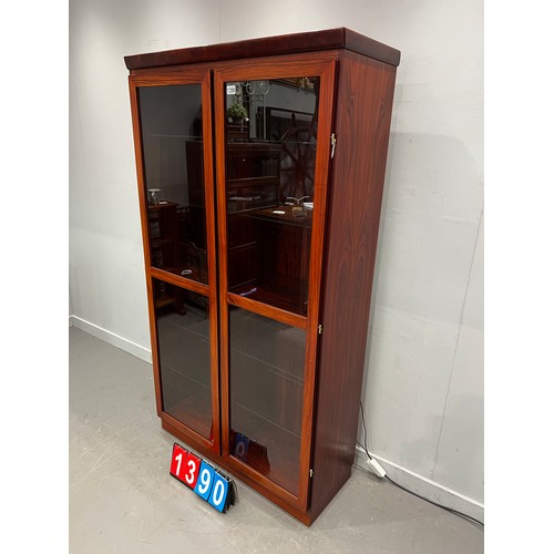 1390 - Danish mid century display cabinet by skovby, very clean