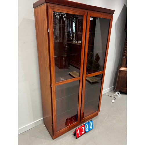 1390 - Danish mid century display cabinet by skovby, very clean