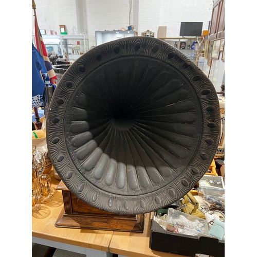 393 - early 1900's Vintage gramophone