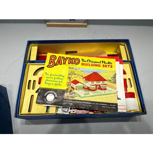 11 - Vintage boxed bayko building set