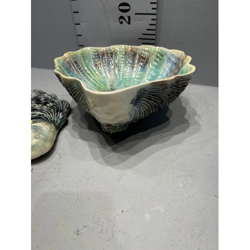 415 - Vintage mussel bowl with lid