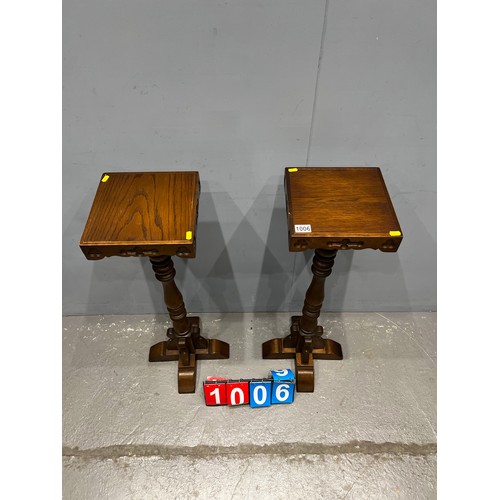 1006 - Great pair of old charm stands / columns